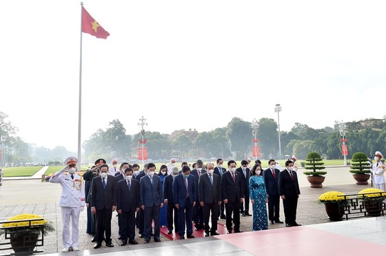 Lãnh đạo Đảng, Nhà nước vào Lăng viếng Chủ tịch Hồ Chí Minh ảnh 2
