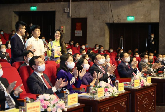 Chương trình 'Hồ Chí Minh - Hành trình khát vọng 2021' tôn vinh các tập thể, cá nhân tiêu biểu ảnh 2