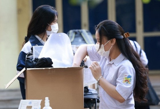1 triệu thí sinh đang làm bài thi Ngữ văn ảnh 2