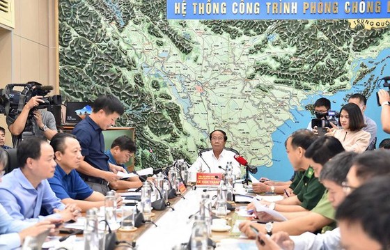Thủ tướng yêu cầu đình hoãn các cuộc họp không thật sự cấp bách để tập trung chống bão ảnh 2