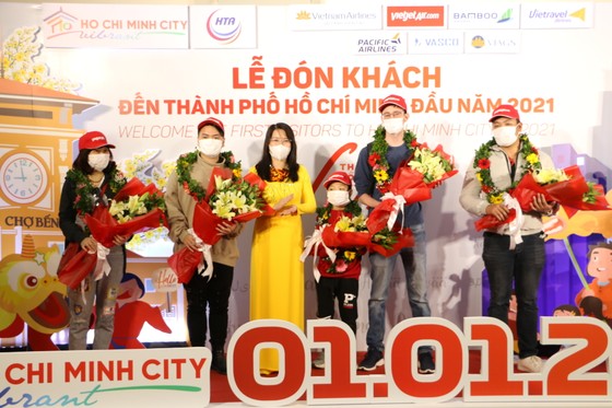 TPHCM đón đoàn khách 'xông đất' đầu năm 2021 ảnh 1