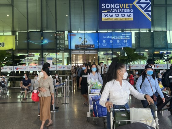 Ngày 3-5, gần 60.000 lượt khách đến sân bay Tân Sơn Nhất ảnh 1