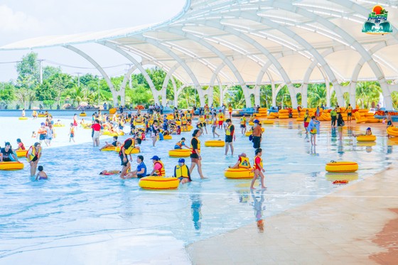 Khách du lịch tăng mạnh, tour Lễ 2-9 sắp đầy ảnh 1