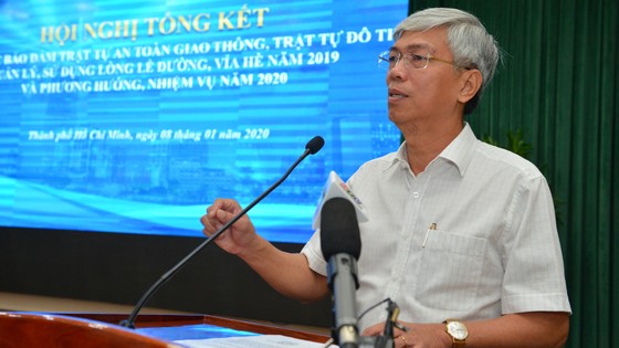 Chủ tịch UBND TPHCM Nguyễn Thành Phong: “Xử” người đứng đầu địa phương nếu vỉa hè bị lấn chiếm ảnh 2