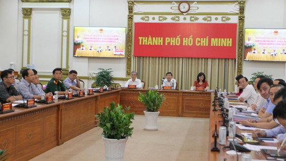 Chủ tịch UBND TPHCM Nguyễn Thành Phong: TPHCM thay đổi tư duy, cách nghĩ, cách làm để phục hồi kinh tế  ảnh 1