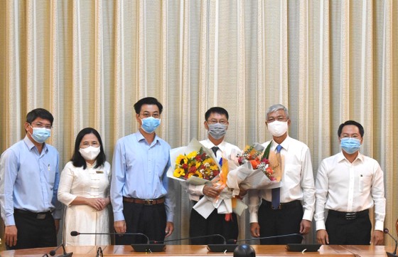 Phó Chủ tịch UBND TPHCM Võ Văn Hoan trao quyết định cán bộ ảnh 1