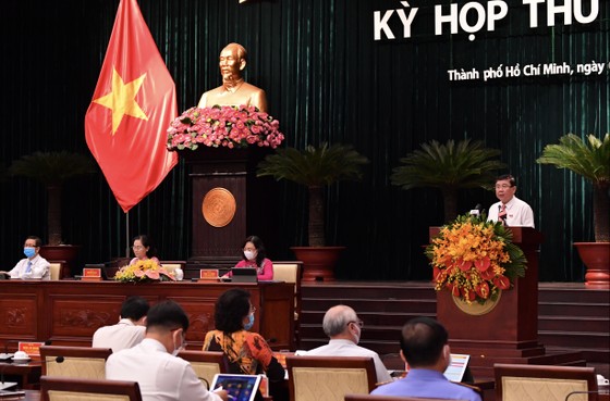Chủ tịch UBND TPHCM Nguyễn Thành Phong đăng đàn trả lời chất vấn ảnh 1