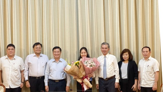 Bà Phan Thị Bình Thuận đến nhận công tác tại Thành ủy TPHCM  ảnh 2