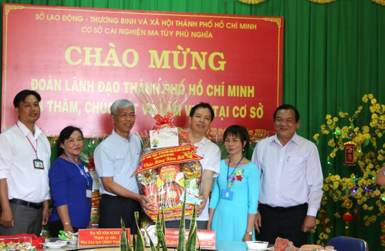Phó Chủ tịch UBND TPHCM Võ Văn Hoan thăm, chúc tết các cơ sở cai nghiện ma túy  ảnh 3