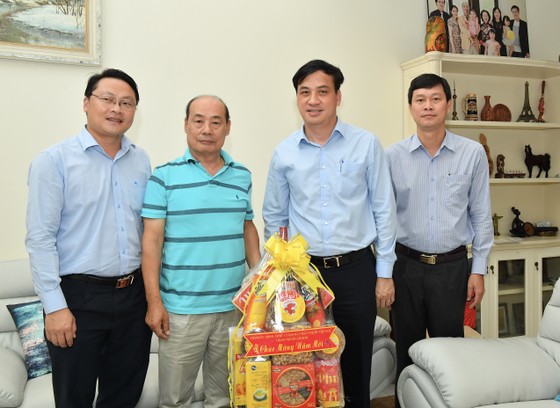 Phó Chủ tịch UBND TPHCM Lê Hòa Bình thăm, chúc tết cán bộ nguyên lãnh đạo Trung ương và TPHCM ảnh 3