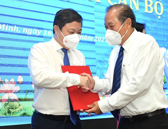 Đồng chí Nguyễn Thành Phong được Thủ tướng phê chuẩn chức vụ Chủ tịch UBND TPHCM, nhiệm kỳ 2021-2026 ảnh 6