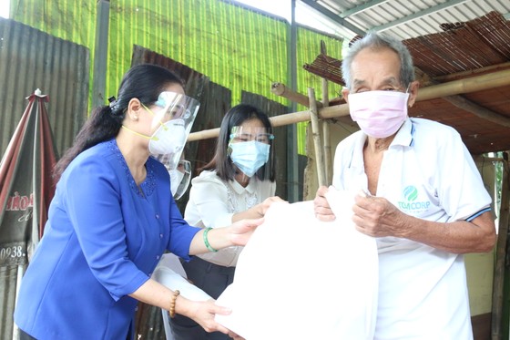 Chủ tịch HĐND TPHCM Nguyễn Thị Lệ: không để dân thiếu ăn, thiếu mặc  ảnh 4