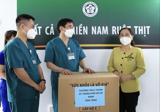 Chủ tịch HĐND TPHCM Nguyễn Thị Lệ: Không bao giờ quên những đóng góp to lớn của các y bác sĩ  ảnh 3