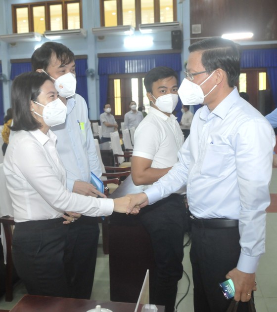 Chủ tịch UBND TPHCM Phan Văn Mãi: Học trực tuyến hiệu quả không cao, chi phí lớn và nhiều hệ lụy ảnh 2