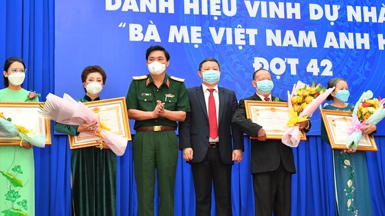 23 mẹ tại TPHCM được tặng danh hiệu Bà mẹ Việt Nam anh hùng ảnh 3