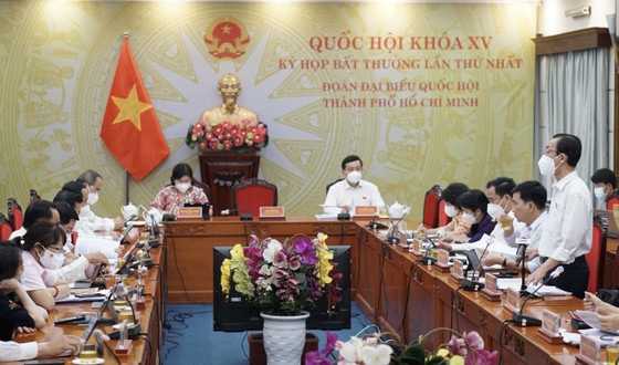 Đại biểu Quốc hội đề nghị cách hỗ trợ thiết thực là xóa bỏ 'giấy phép con' ảnh 1