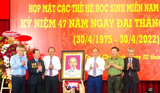 Chủ tịch nước Nguyễn Xuân Phúc: Thành công từ các Trường học sinh miền Nam trên đất Bắc để lại nhiều bài học quý báu ảnh 2