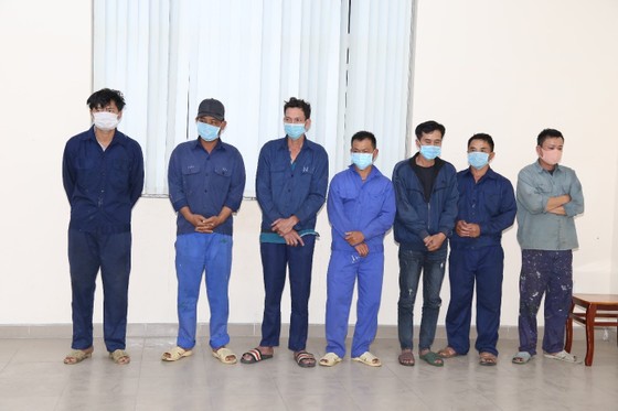 Khởi tố 33 đối tượng trong đường dây buôn lậu xăng giả ảnh 1