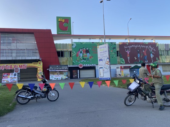 Đồng Nai: Phong tỏa 100 hộ dân vì liên quan đến bệnh nhân mắc Covid-19 ảnh 1
