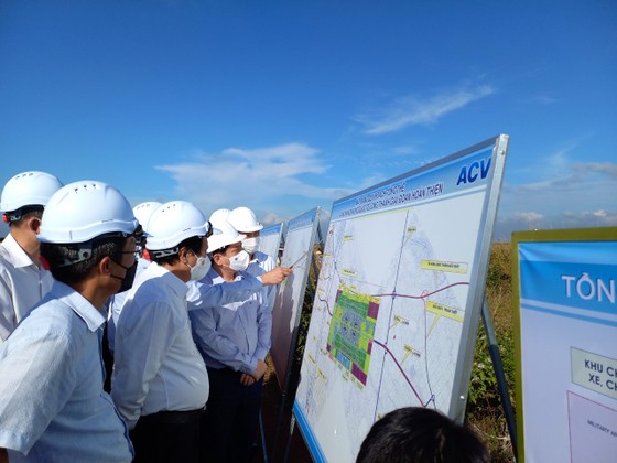 Phó Thủ tướng Lê Văn Thành cùng đoàn công tác đi kiểm tra tại thực địa dự án sân bay Long Thành ngày 28-12-2021