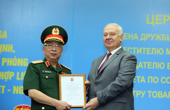 Tổng thống Putin tặng Thượng tướng Nguyễn Chí Vịnh Huân chương Hữu nghị của Liên bang Nga ảnh 1