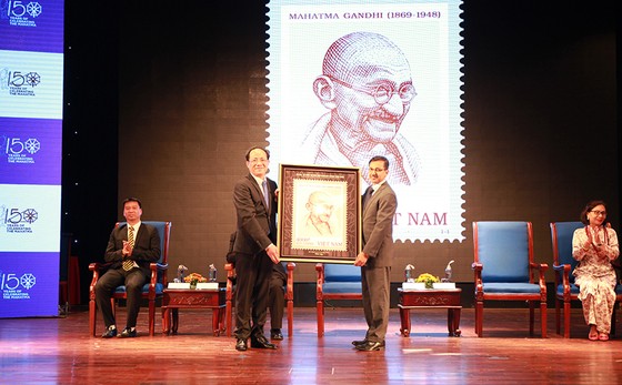 Phát hành bộ tem đặc biệt kỷ niệm 150 năm sinh Mahatma Gandhi ảnh 2