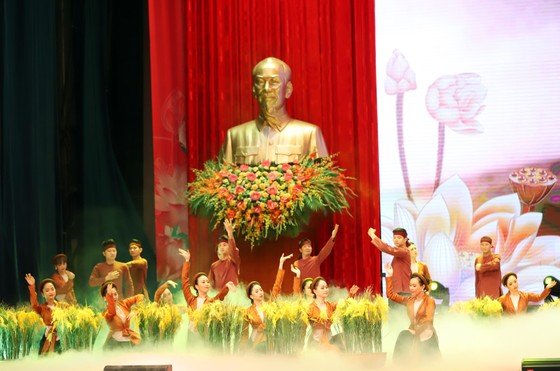 Tổ chức trọng thể Lễ kỷ niệm 130 năm Ngày sinh Chủ tịch Hồ Chí Minh ảnh 4