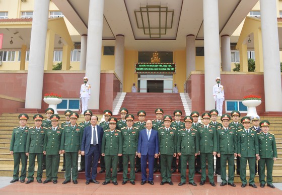 Thủ tướng Nguyễn Xuân Phúc thăm và làm việc tại Học viện Quốc phòng ảnh 4