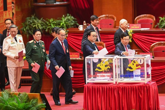 Đại hội XIII của Đảng tiến hành bầu Ban Chấp hành Trung ương khóa XIII ảnh 5