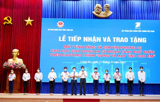 VNPT tặng 8.343 máy tính bảng cho học sinh khó khăn ở Đồng Nai và Long An ảnh 2