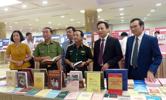 Nâng cao đạo đức cách mạng, quét sạch chủ nghĩa cá nhân theo tư tưởng, đạo đức, phong cách Hồ Chí Minh ảnh 8