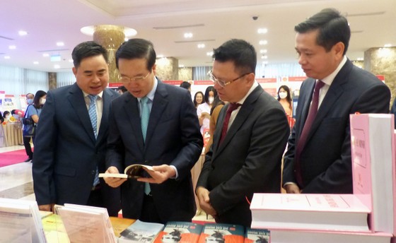 Nâng cao đạo đức cách mạng, quét sạch chủ nghĩa cá nhân theo tư tưởng, đạo đức, phong cách Hồ Chí Minh ảnh 7