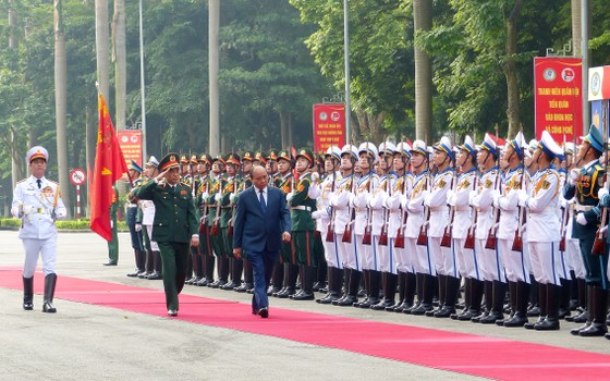 Chủ tịch nước trao Giải thưởng Hồ Chí Minh cho 2 công trình KH-CN ở lĩnh vực quân sự, quốc phòng ảnh 1