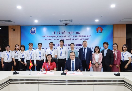 Huawei hợp tác đào tạo nhân lực công nghệ số với 2 trường đại học tại Việt Nam ảnh 2