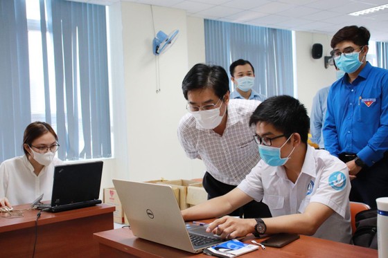 Sinh viên ngành y tham gia hỗ trợ công tác phòng chống dịch Covid-19 ảnh 1