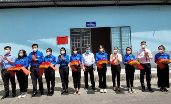 Tuyên dương 174 gương “Cán bộ, công chức, viên chức trẻ, giỏi, thân thiện” năm 2021 ảnh 5