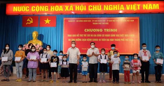 TP Thủ Đức: Các tổ chức cơ sở Đảng nhận bảo trợ 152 trẻ mồ côi ảnh 2
