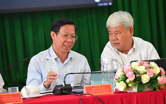 Chủ tịch UBND TPHCM Phan Văn Mãi:  Phấn đấu đến hết quý 2, quận 7 về đích phục hồi kinh tế - xã hội ảnh 1