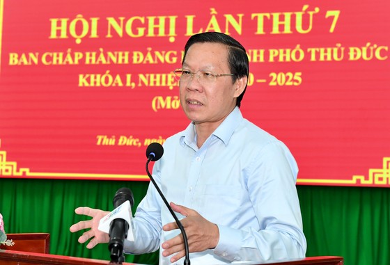 Chủ tịch UBND TPHCM Phan Văn Mãi: Phải cải thiện việc thụ lý và xử lý các thủ tục hành chính liên quan đến đất đai ảnh 2
