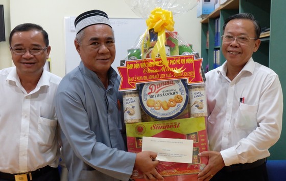 Thăm, chúc mừng cộng đồng Hồi giáo nhân Đại lễ Raya Idil Adha Hồi lịch 1443 - Dương lịch 2022 ảnh 1