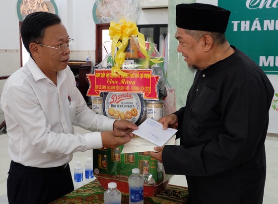 Thăm, chúc mừng cộng đồng Hồi giáo nhân Đại lễ Raya Idil Adha Hồi lịch 1443 - Dương lịch 2022 ảnh 2