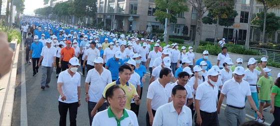 Hơn 6.000 người tham gia đi bộ đồng hành gây quỹ chăm lo an sinh xã hội ảnh 3