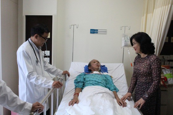 Cứu sống bệnh nhân người Campuchia bị hôn mê sâu vì tự ý dùng thuốc ảnh 2
