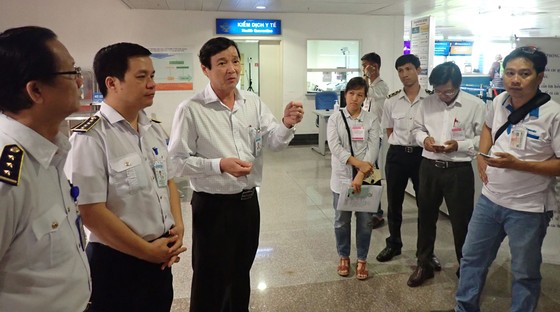 Siết chặt công tác phòng chống dịch bệnh viêm hô hấp cấp tại sân bay quốc tế Tân Sơn Nhất ảnh 2