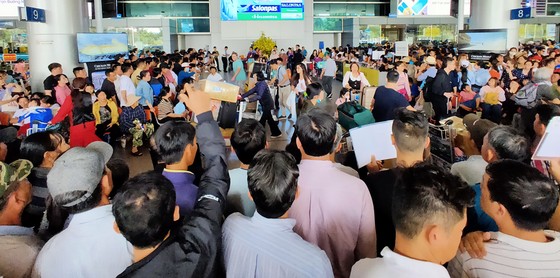 Siết chặt công tác phòng chống dịch bệnh viêm hô hấp cấp tại sân bay quốc tế Tân Sơn Nhất ảnh 4