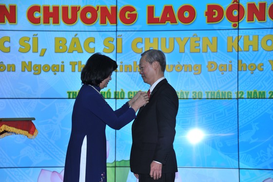 Trường Đại học Y khoa Phạm Ngọc Thạch đón nhận danh hiệu Anh hùng Lao động thời kỳ đổi mới ảnh 3