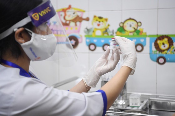 Sáng 8-3, triển khai những mũi tiêm vaccine ngừa Covid-19 đầu tiên tại TPHCM, Hà Nội và Hải Dương ảnh 10