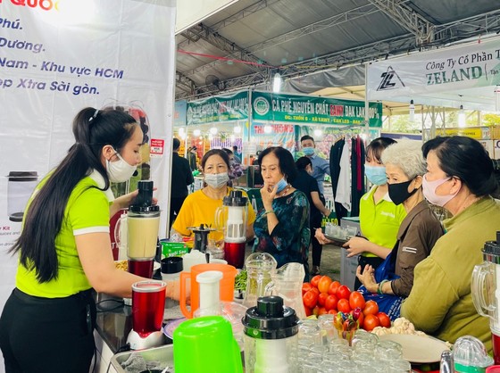 Khai mạc hội chợ xuân quận Tân Bình ảnh 1