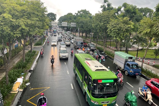 Hành khách 'quay lưng' xe buýt do chưa hấp dẫn, tiện ích ảnh 1