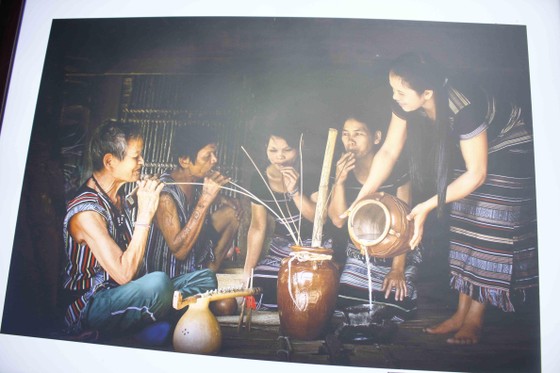 Triển lãm ảnh Đất nước - Con người Trà Bồng và miền Tây Quảng Ngãi ảnh 3